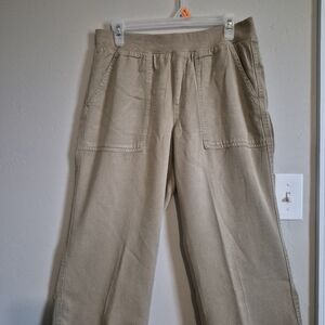 Womens Capri With Wide Legs For Added Comfort.